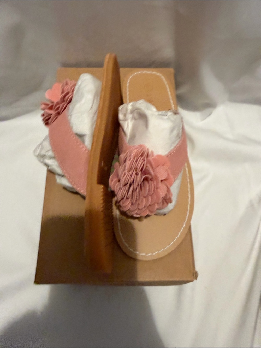 NWT LAmour Pretty Flower Thong Sandal Pink Pom Pom Size 11 Girls - Picture 3 of 4